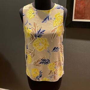 c & e tan floral print crepe lined sleeveless top. XS.